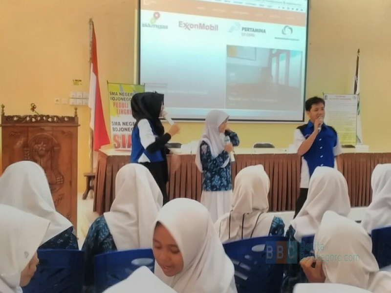 Siswa-Siswi SMA Negeri 2 Bojonegoro Mendapat Sosialisasi Cyber Crime