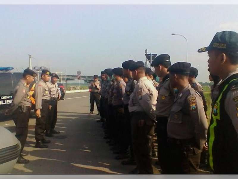 Kapolres Bojonegoro Terjun Langsung Amankan Unras di Fly Over Blok Cepu