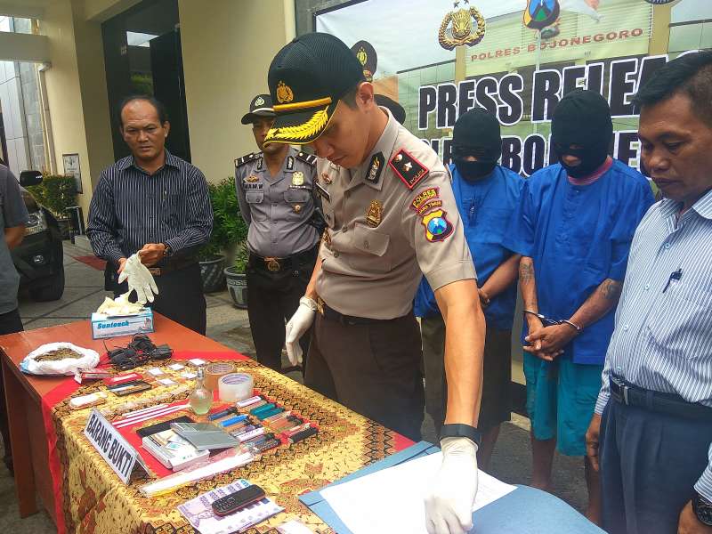 Tersangka BU Mengaku Sudah 6 Bulan Jadi Pengedar Sabu