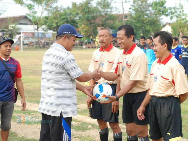 Pupuk Sportivitas Melalui Pertandingan Sepak Bola Antar RT