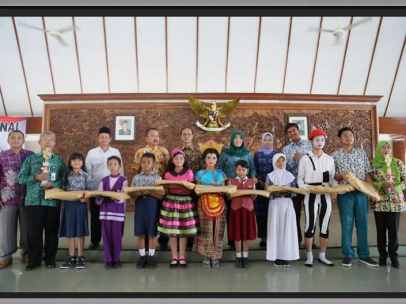 Peringati Hari Anak Nasional, Pemkab Bojonegoro Berikan Tali Asih untuk 10 Anak Berprestasi