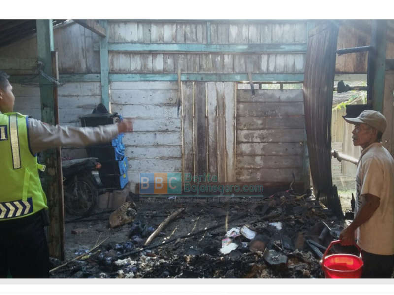 Belum Pulang dari Sawah, Rumah Warga di Kecamatan Margomulyo Terbakar