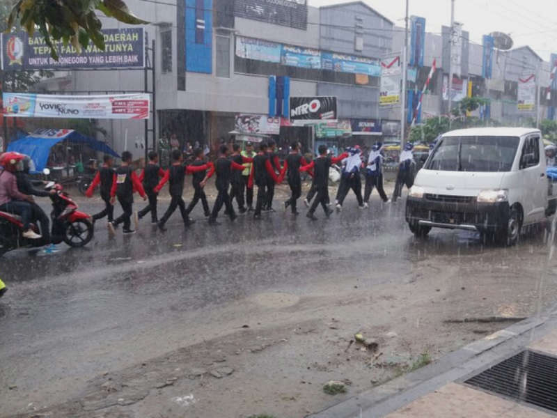 Gerak Jalan SMP-SMA Buka Rangkaian Peringatan HUT RI 71 Pemkab Bojonegoro
