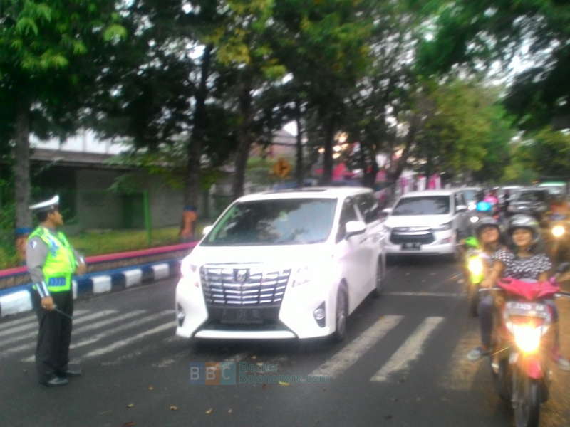 Jalanan Macet Gara-Gara Gerak Jalan