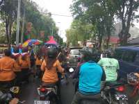 Ada Senam Anti Narkoba, Jalan Barat Alun - Alun Padat Merayap