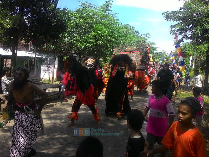 Seni Reog Ramaikan Sedekah Bumi di Desa Ngaglik Kecamatan Kasiman