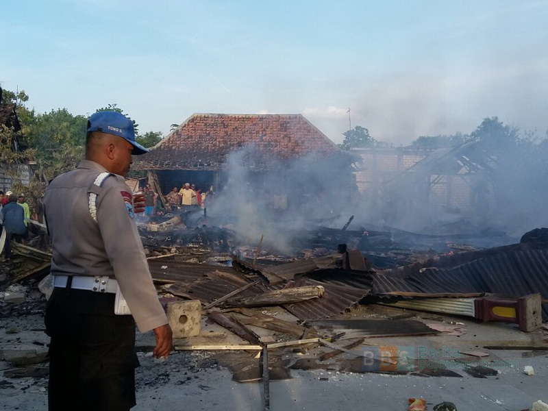 Ditinggal Nonton Karnaval, 5 Rumah di Kepohbaru Terbakar