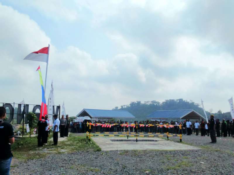 Melihat Upacara Bendera Komunitas Pajero di Wisata Sumur Tua Wonocolo
