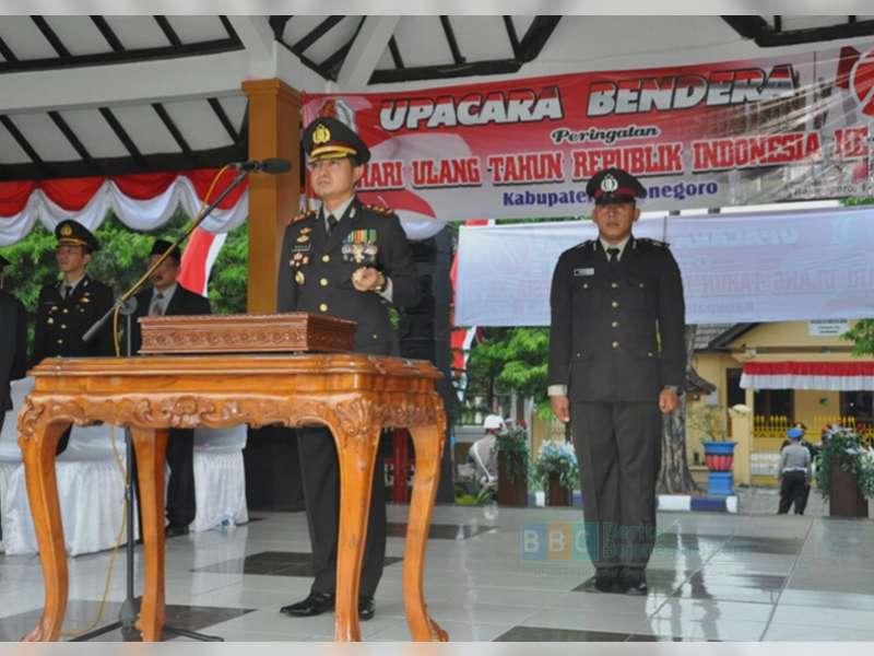 Kapolres Bojonegoro Menjadi Irup Penurunan Bendera