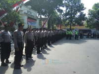 Polres Bojonegoro Gelar Apel Persiapan Pengamanan di Halaman DPRD