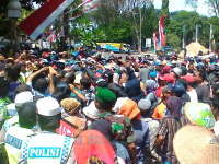 Warga Mojodelik Geruduk DPRD dan Pemkab Bojonegoro