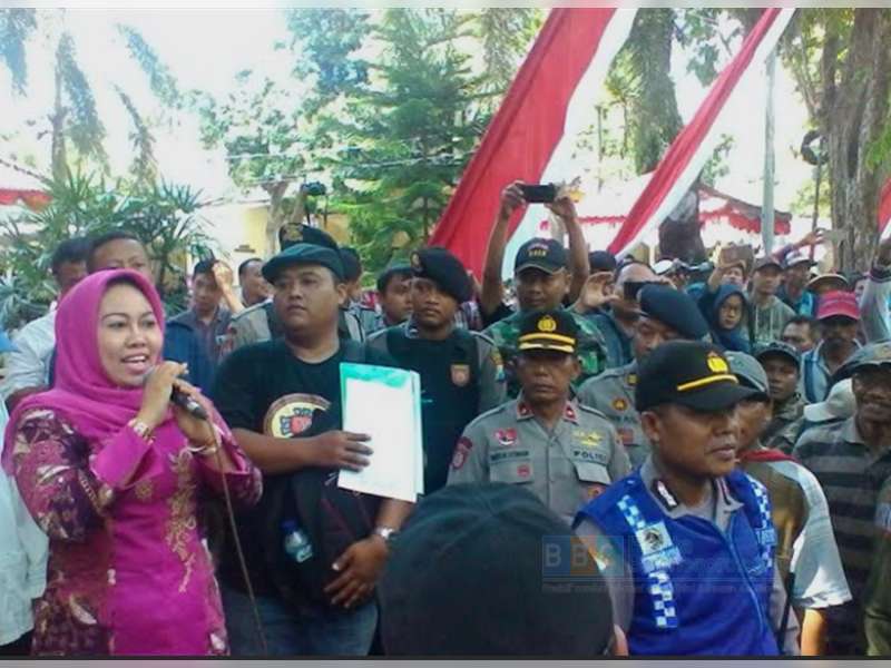 Ketua DPRD Tanda Tangani Petisi Dukungan Pada Warga Mojodelik