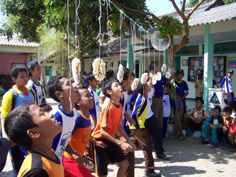 Agustusan, SMP Negeri 1 Temayang Tarik Pungutan