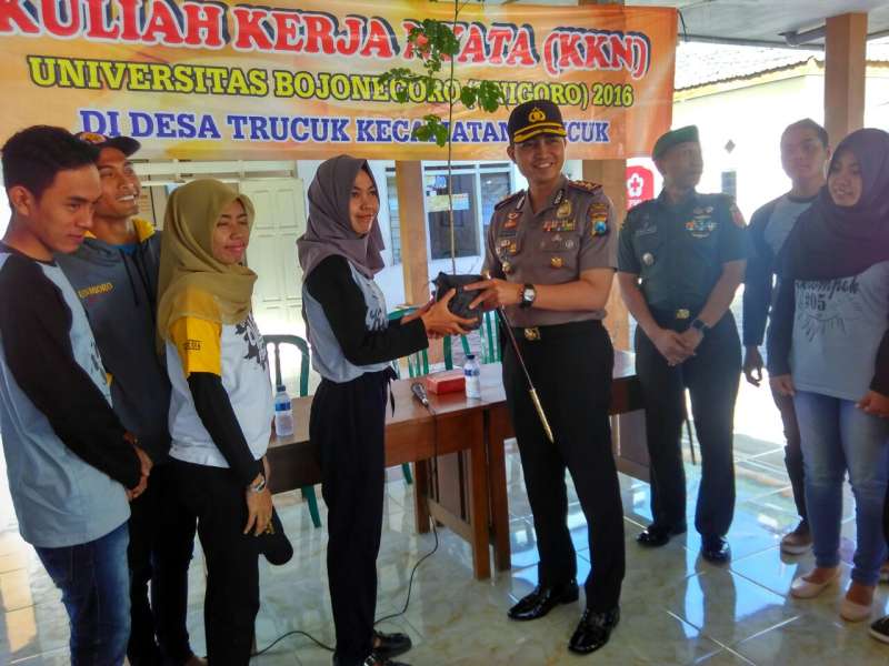 Dandim dan Kapolres Bojonegoro Tanam Pohon Bersama KKN Unigoro