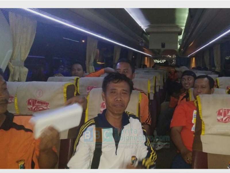 Empat Bus Suporter BSU Surabaya Asal Bojonegoro Berangkat ke Surajaya Lamongan