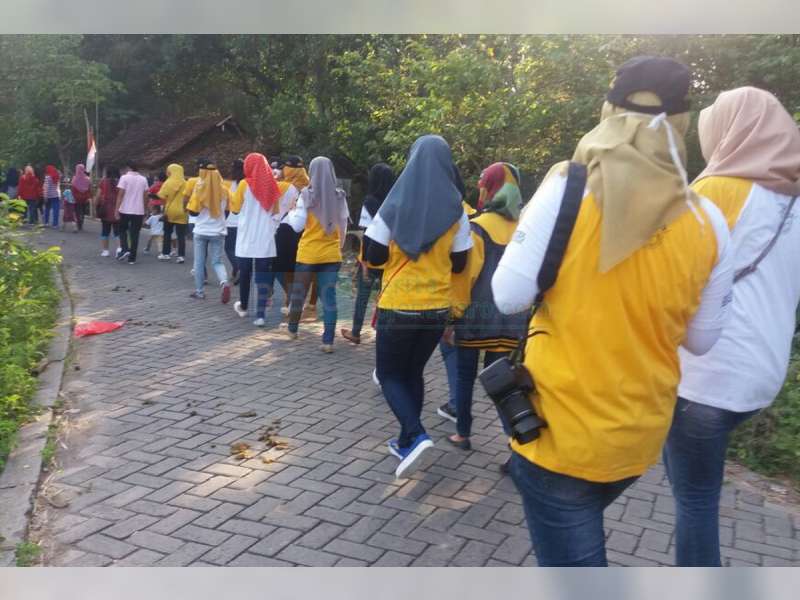 Jalan Santai Di Desa Bendo Sebagai Wujud Program Desa Sehat