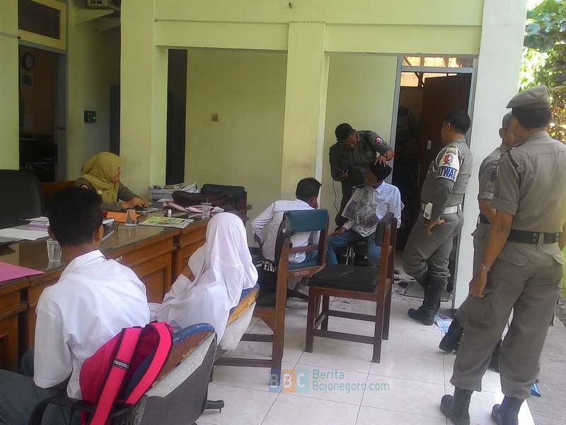 Nongkrong di Playstation, 4 Pelajar Dirazia Satpol PP