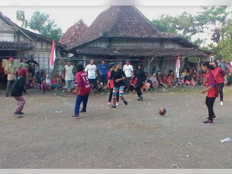 Meriahnya Futsal Wanita di Leran Kecamatan Kalitidu