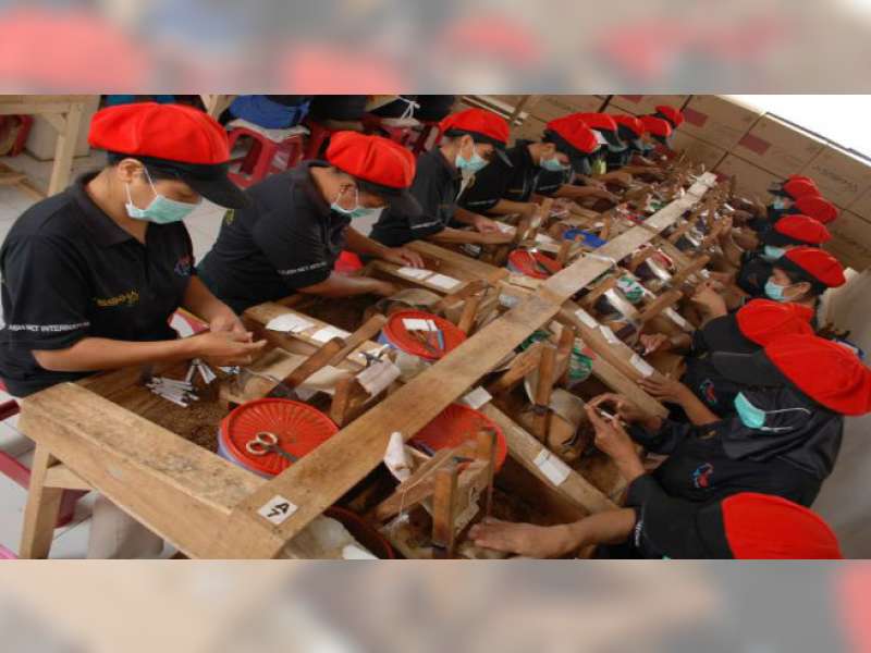 Pekerja di Bojonegoro Paling Banyak di Perusahaan Rokok