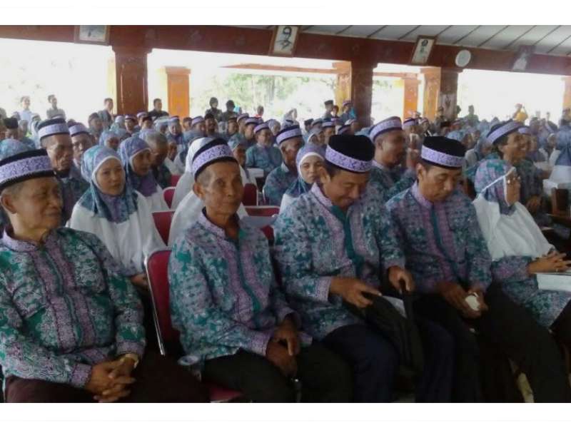 664 CJH Bojonegoro Ikuti Upacara Pelepasan di Pendapa Pemkab