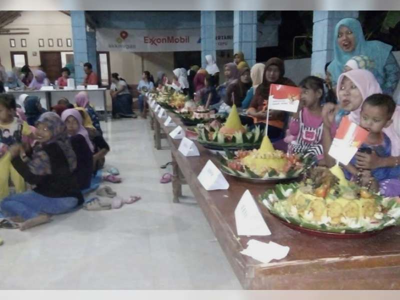 Grebek Tumpeng di Desa Begadon Kecamatan Gayam