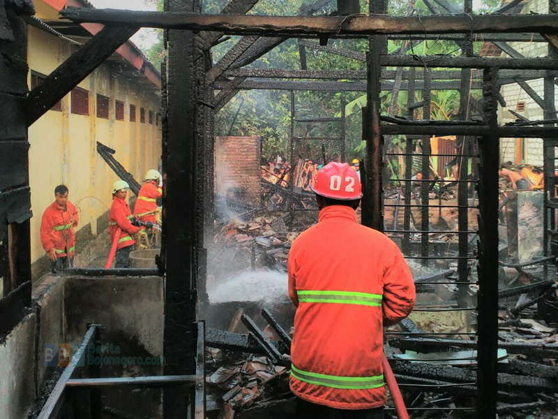 Akibat Korsleting Listrik, Satu Rumah di Dander Ludes Terbakar