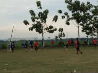 Tim EMCL Lakoni Laga Persahabatan dengan Tim Pemdes Ngraho