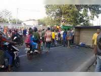 Truk Bermuatan Orang Terguling, Puluhan Penumpang Luka Luka