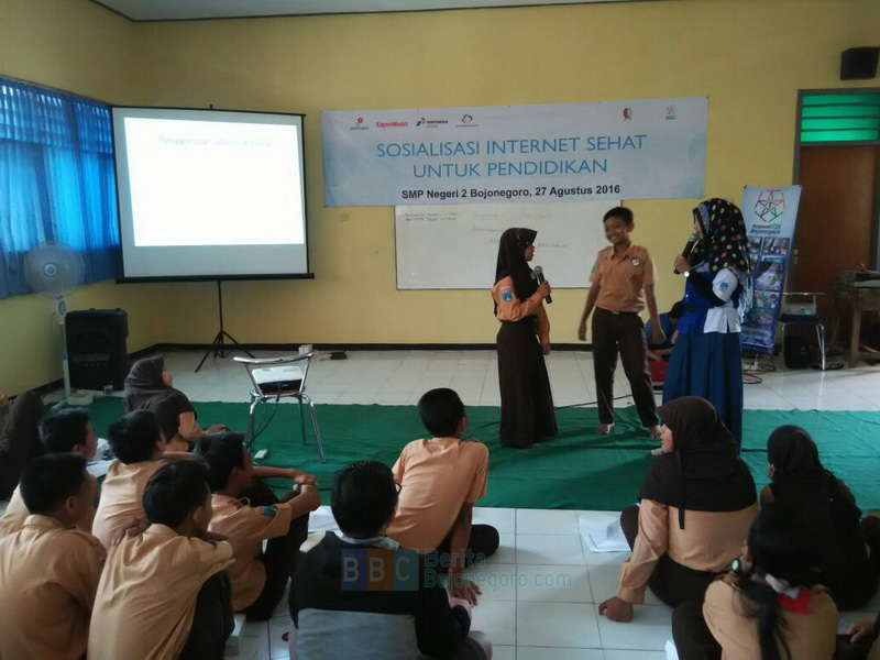 SMP Negeri 2 Bojonegoro Terima Materi Cyber Crime