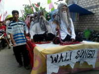 Tampilkan Sosok Wali Songo di Karnaval Desa Pilanggede