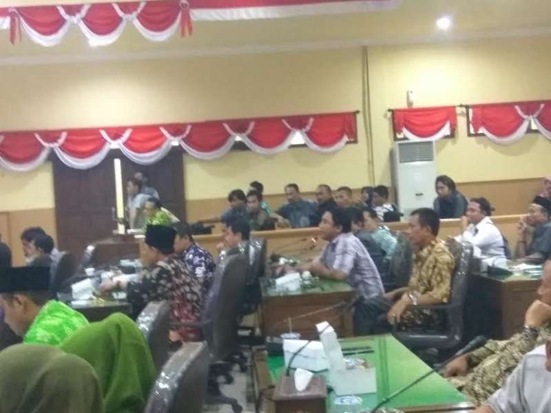 Rapat Paripurna DPRD Pembentukan Pansus AKN Berjalan Alot