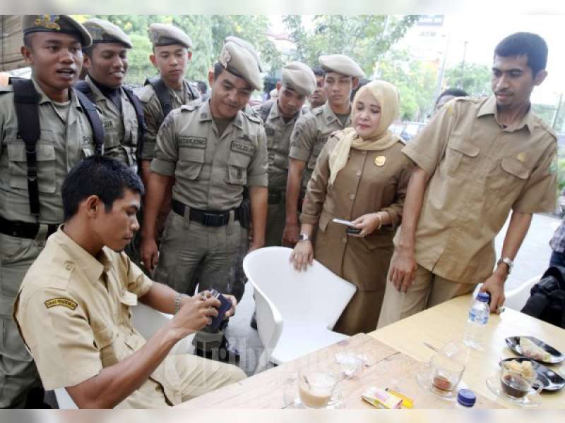 Hingga Agustus, Satpol PP Razia 20 PNS