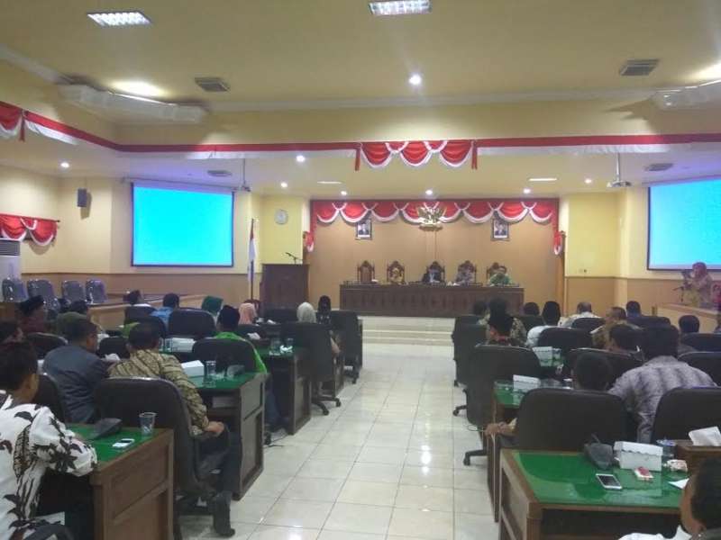 Hujan Interupsi, Paripurna DPRD Akhirnya Tolak Pansus AKN