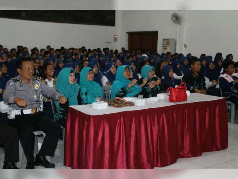 Satlantas Polres Bojonegoro Undang&nbsp; Pelajar di Gedung Meliwis Putih