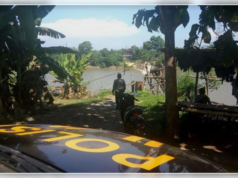Polsek Kasiman Berikan Pembinaan Pada Para Penambang Pasir di Bengawan Solo