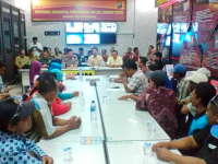 Polres Bojonegoro Fasilitasi Pertemuan Warga Mojodelik dan EMCL