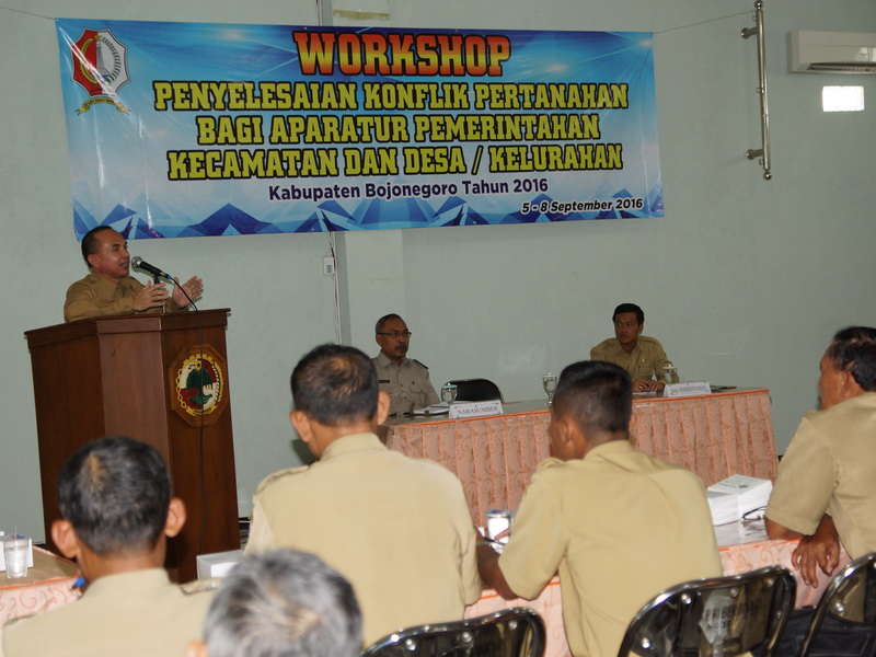 Sekcam dan Sekdes se-Bojonegoro Dibekali Penyelesaian Konflik Pertanahan