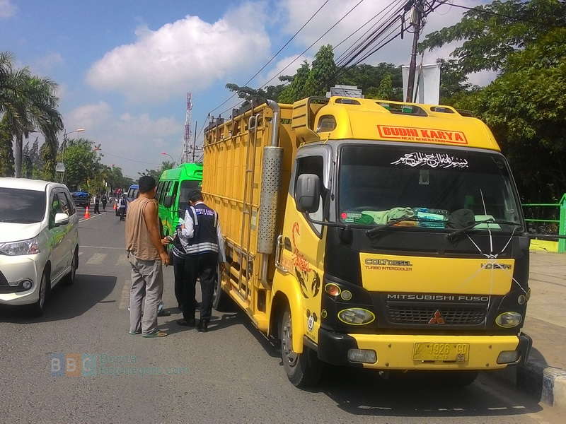Dishub Tertibkan Kendaraan Angkutan Barang dan Bus