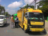 Dishub Tertibkan Kendaraan Angkutan Barang dan Bus
