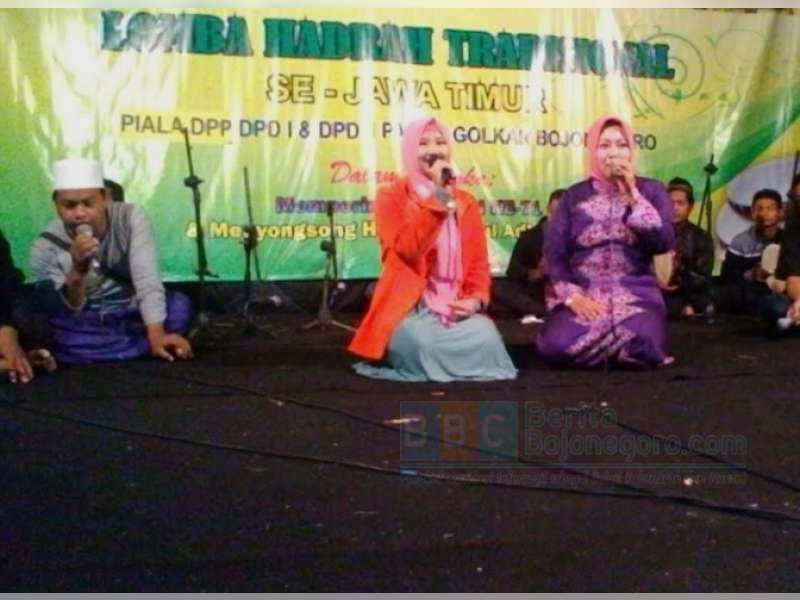 Ketua DPRD Duet Sholawat dengan Personel Nasida Ria