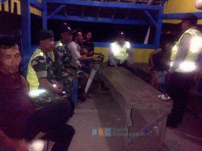Tingkatkan Keamanan, Polsek Kedewan Laksanakan Patroli Gabungan