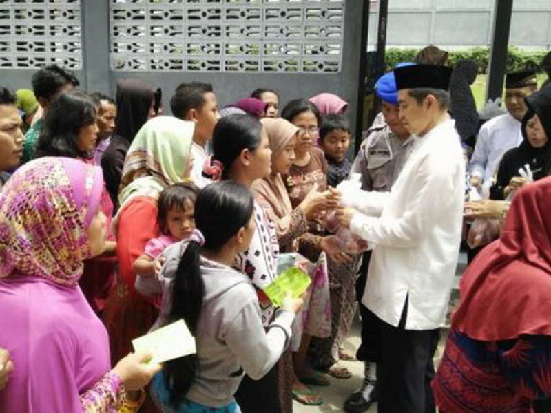 Polres Bojonegoro Bagikan 1.300 Paket Daging Kurban