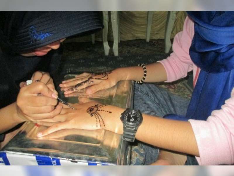 Tampil Cantik, Lukis Hendi Mulai Digemari