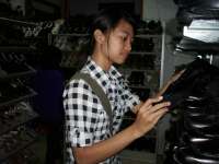 Asyiknya Wisata Belanja di Tengah Perkampungan