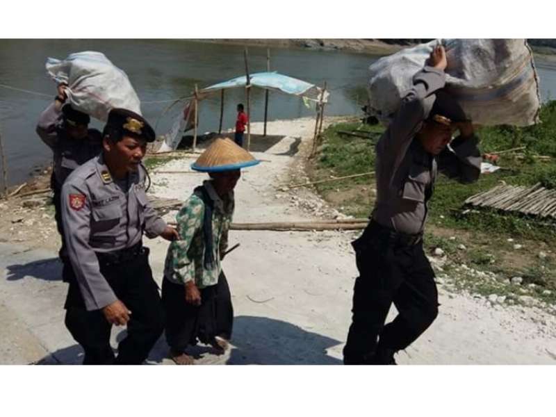 Tiga Polisi Pengayom Masyarakat