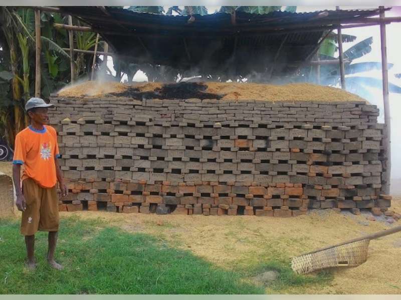 Batu Bata di Musim Kemarau