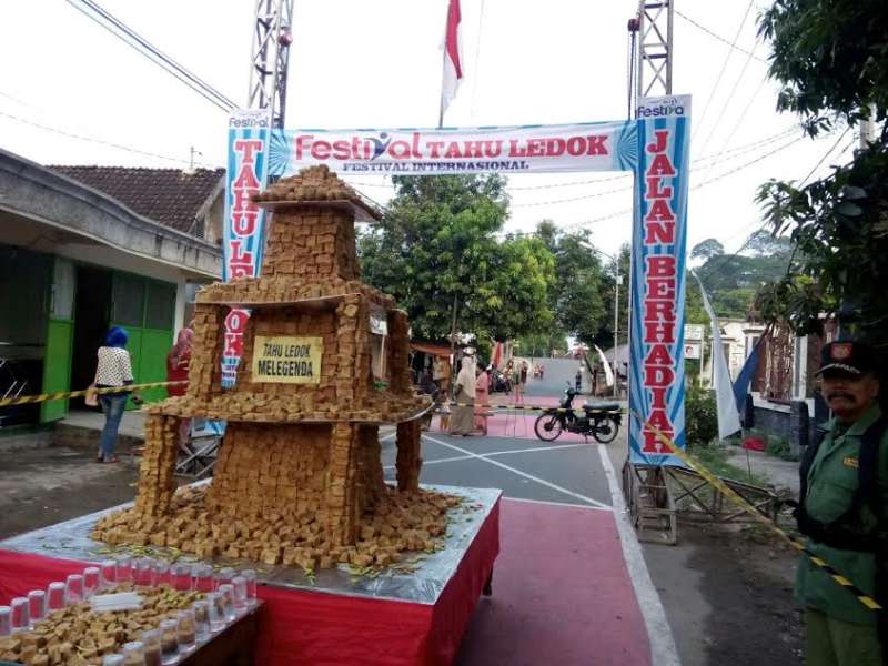 Semaraknya Festival Tahu Ledok