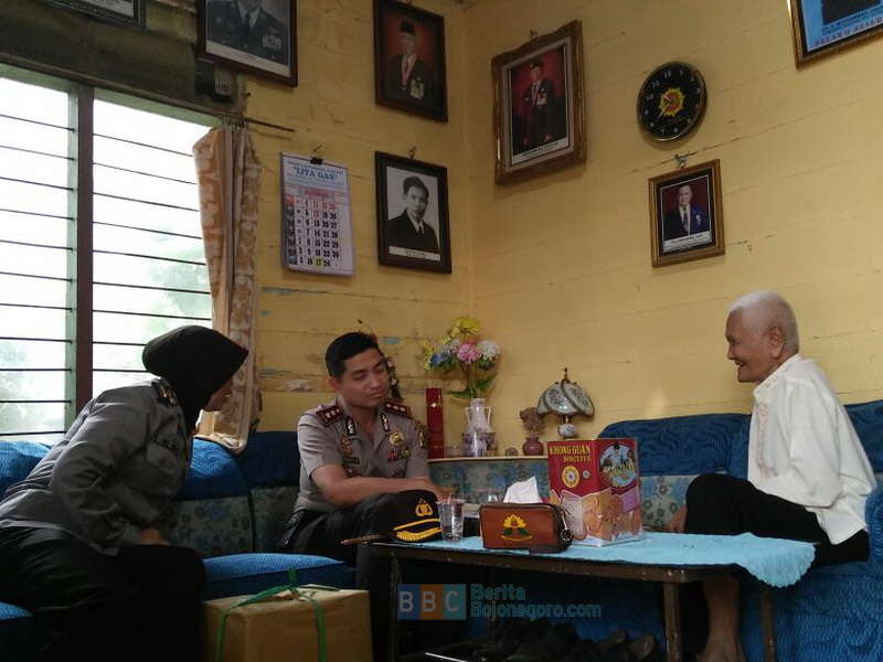 Kapolres Kunjungi Seorang Veteran Polri di Kota Bojonegoro