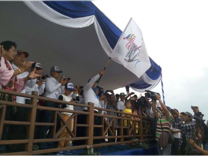 40 Peserta Parade Perahu Hias Berangkat