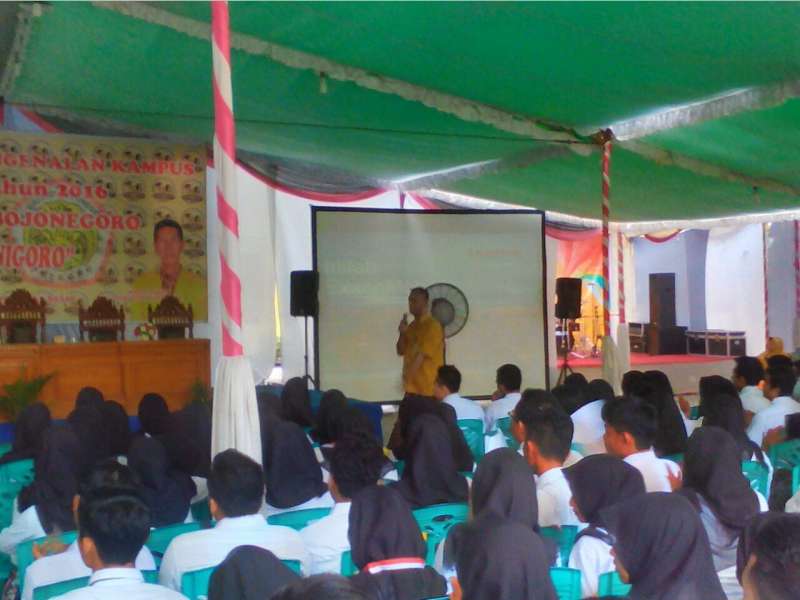 EMCL Berbagi Informasi Tentang Migas di Ospek Unigoro